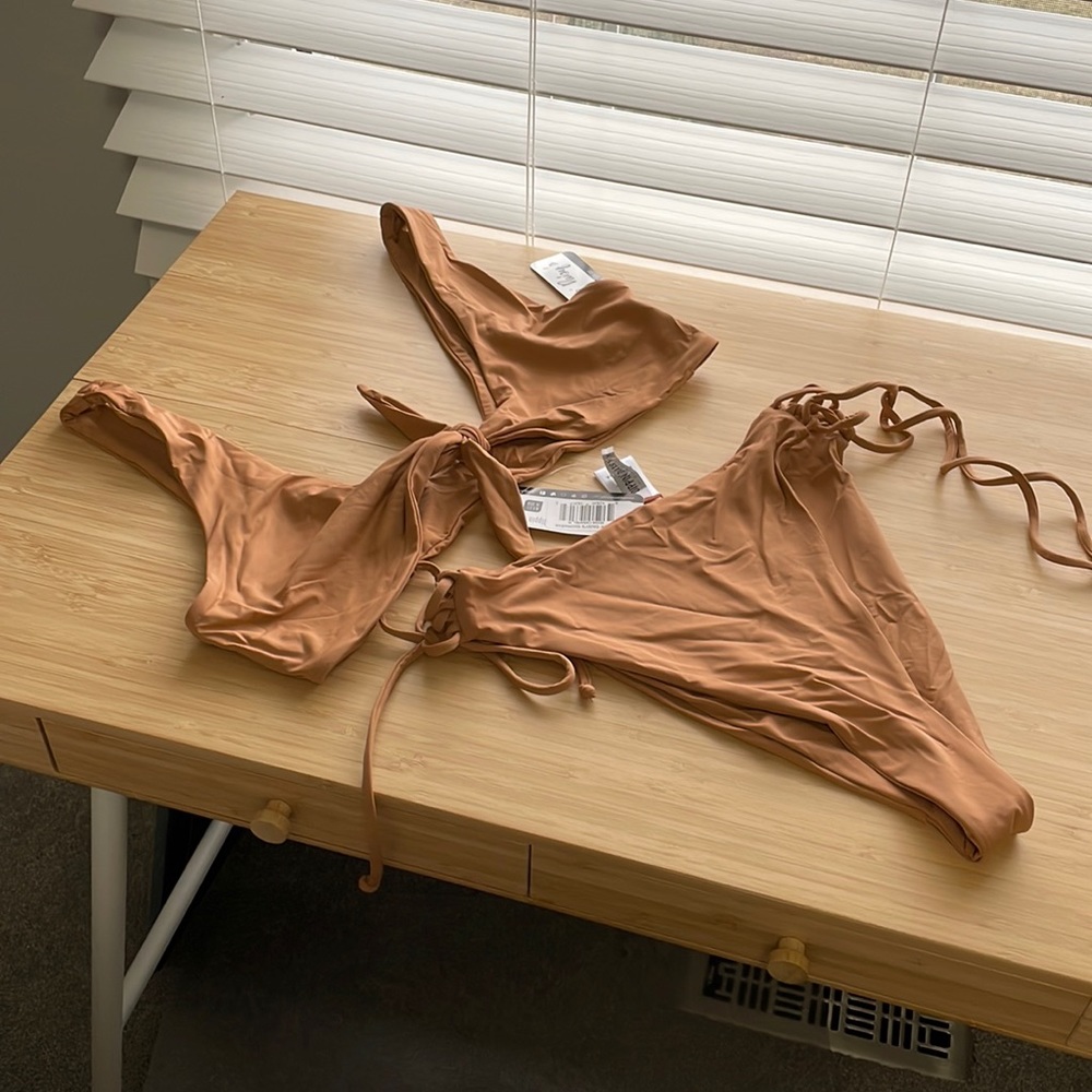 NWT Dippin’ Daisy’s Mid Waist Tie Bikini